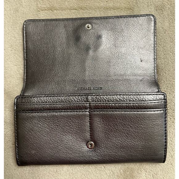 Michael Kors Fulton Carryall Platinum Leather Wallet with Silver Hardware - Picture 3 of 7